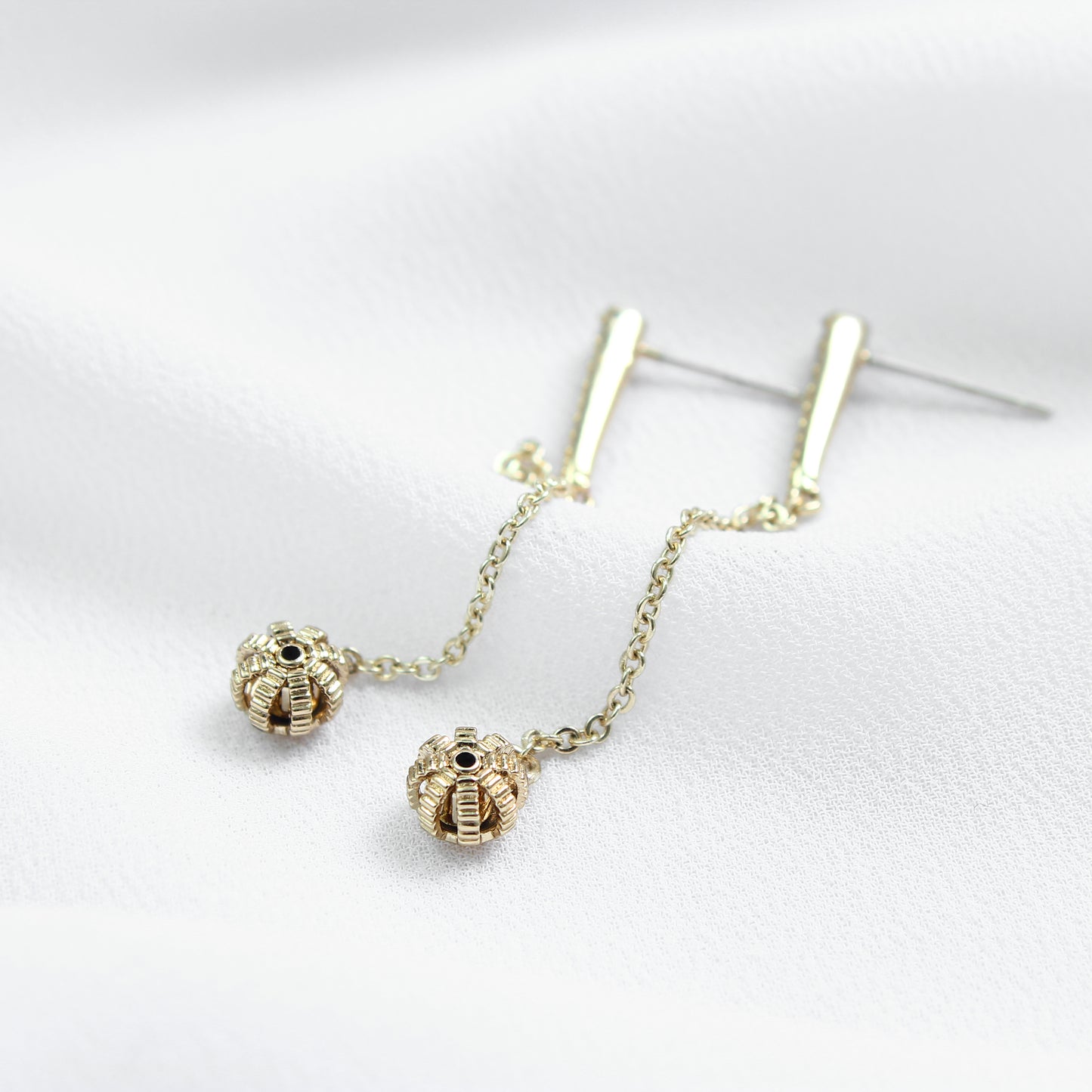 Gold Diamond Dangle Earrings with Chain Design