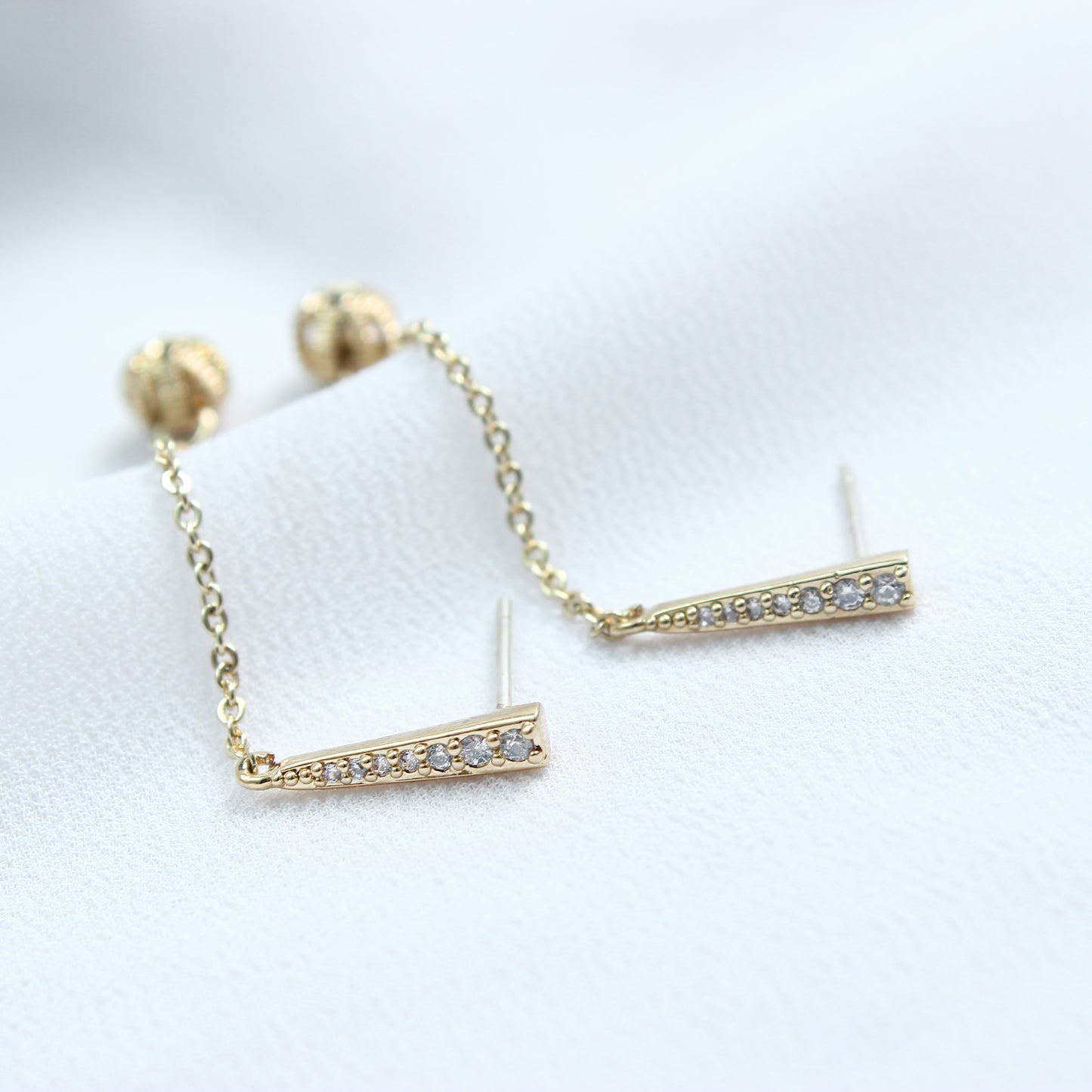 Gold Diamond Dangle Earrings with Chain Design